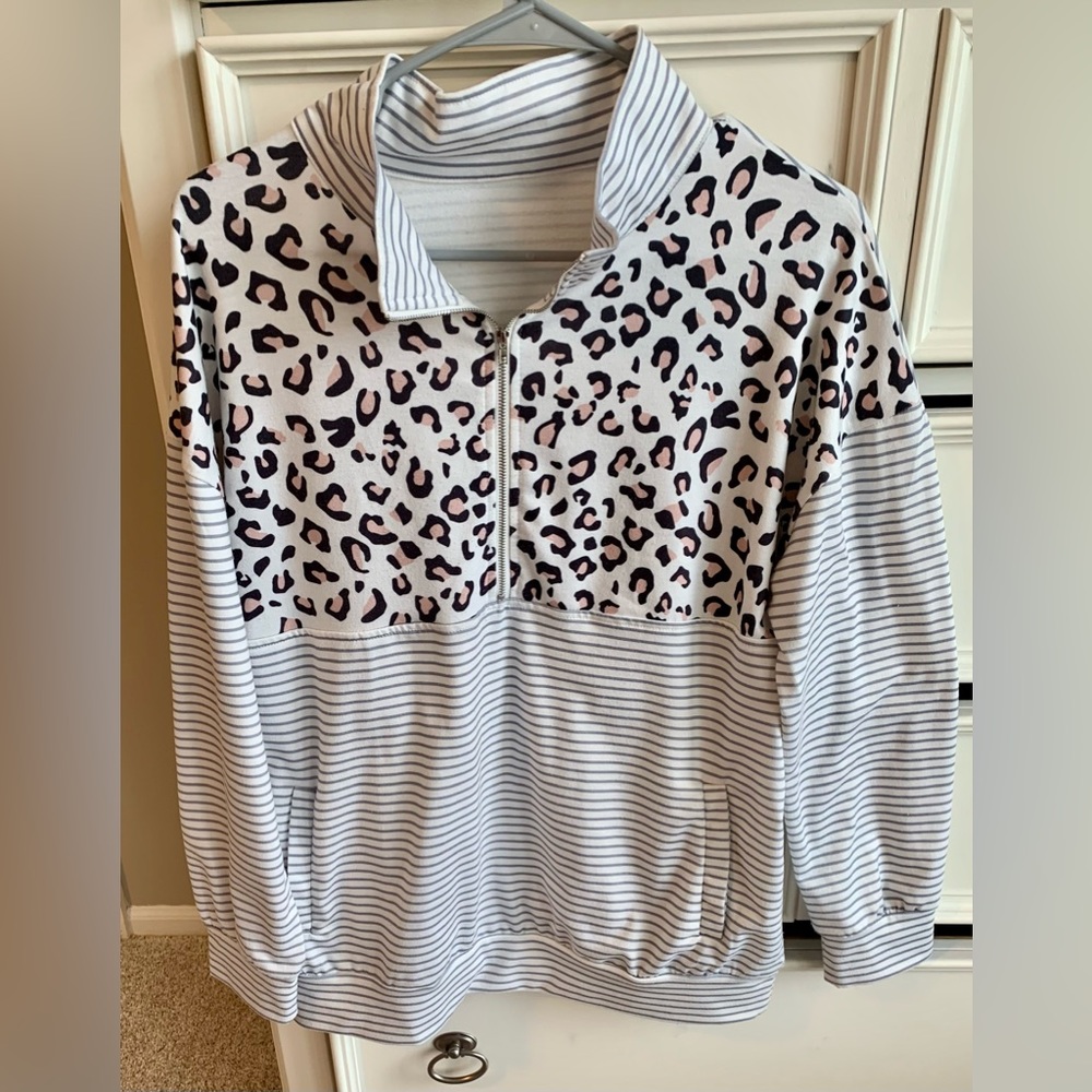 Boutique purchase quarter zip pullover with pockets